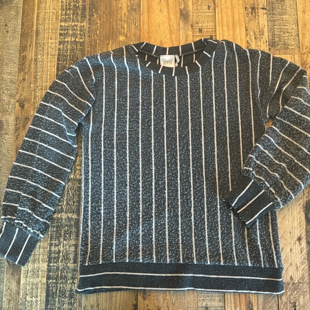 For All Seasons Girls sweater shirt Small